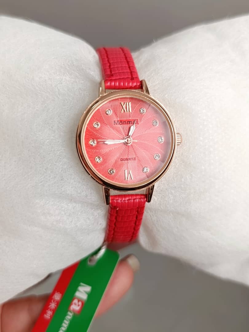 ساعت نگین دار صفحه گرد مانمیلی