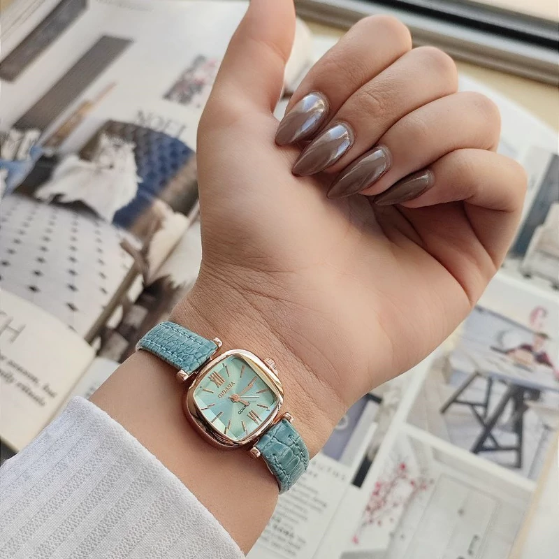 ساعت بند چرمی زنانه برند الیجیا رنگ آبی آسمانی